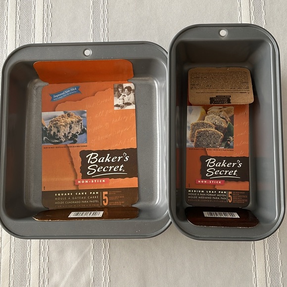 2 Bakers Secret Pans - Loaf and Square Cake - Picture 4 of 5
